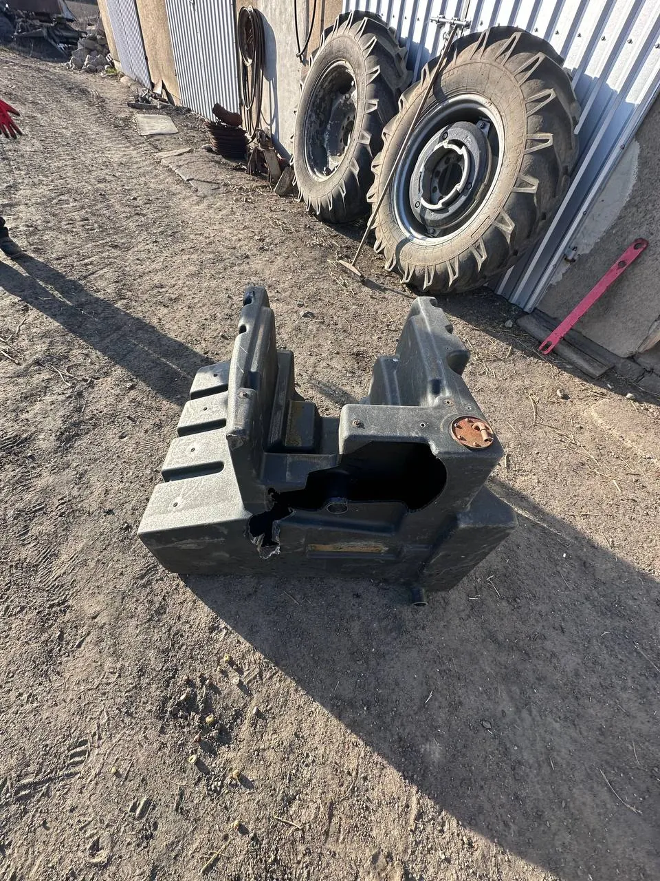Fotografie 5 z opravy — Oprava palivové nádrže Fendt 900 Vario