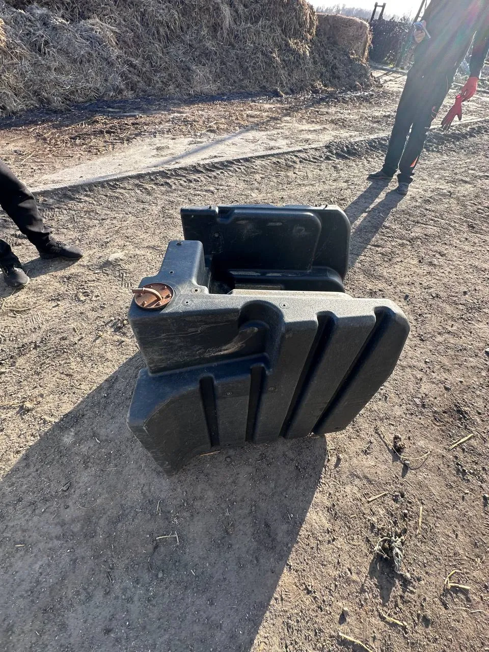 Fotografie 6 z opravy — Oprava palivové nádrže Fendt 900 Vario