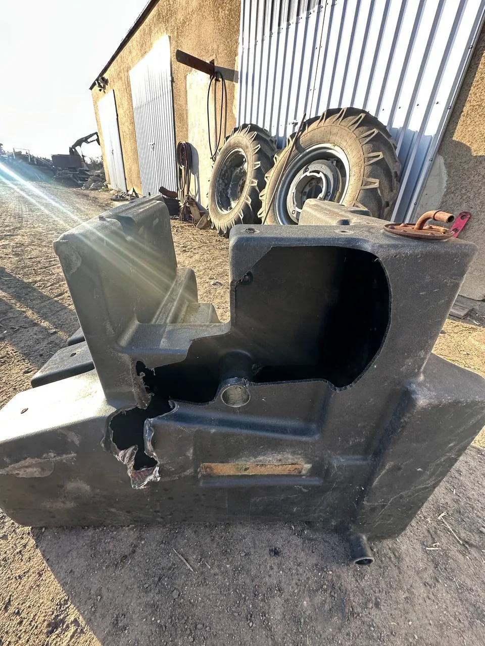 Fotografie 8 z opravy — Oprava palivové nádrže Fendt 900 Vario