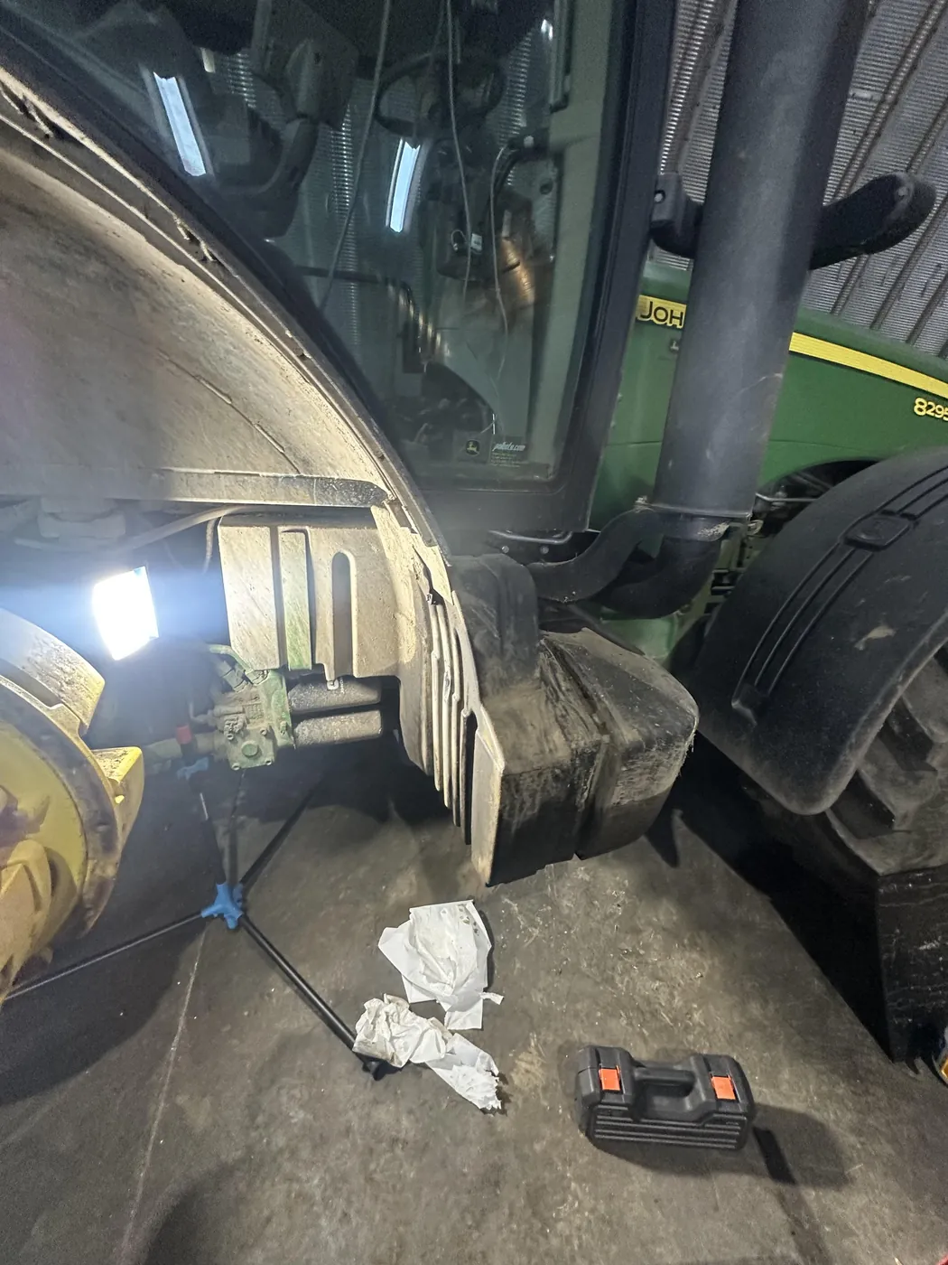 Fotografie 5 z opravy — Oprava palivové nádrže John Deere — listopad 2025