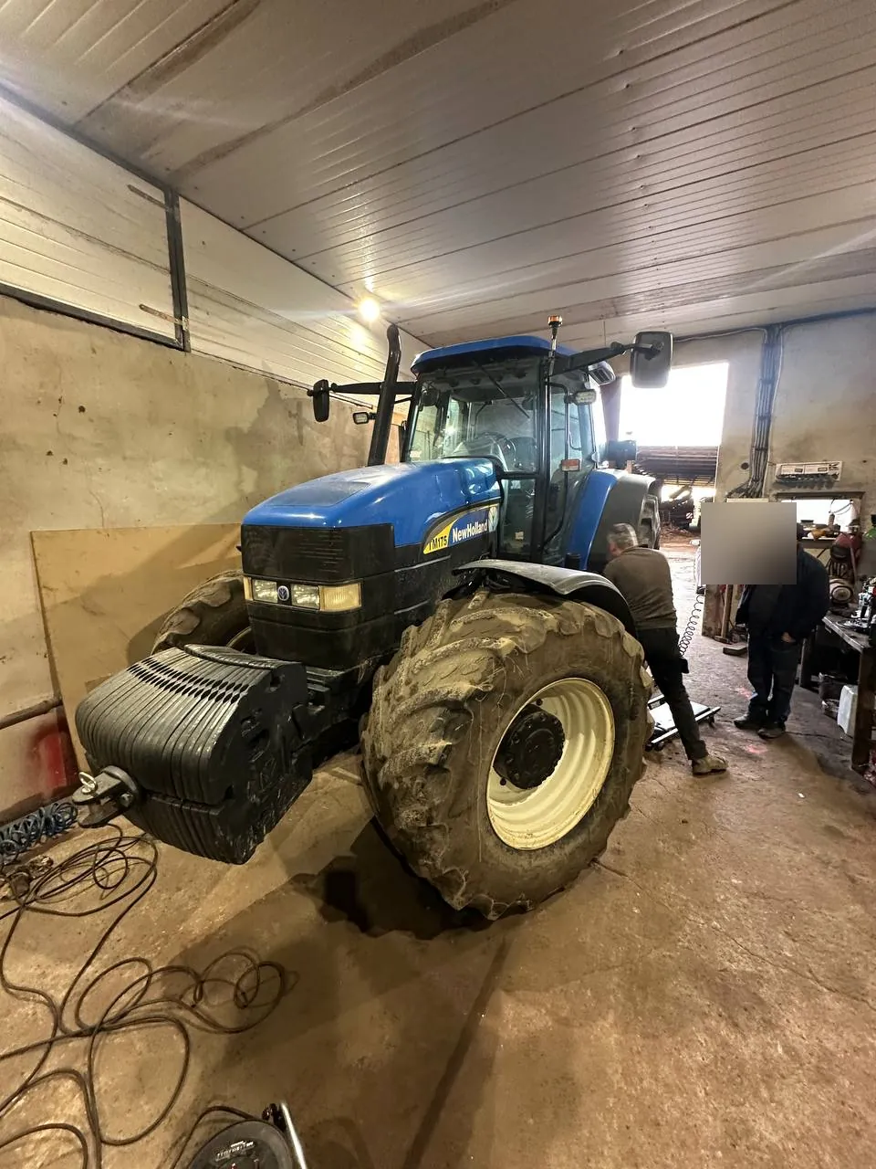 Palivová nádrž — New Holland TM175