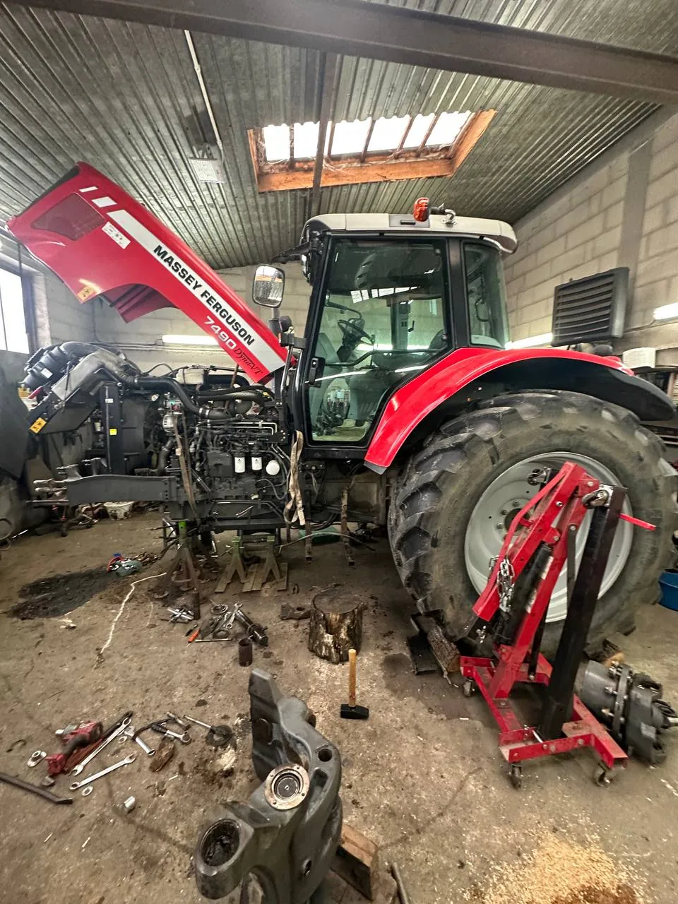 Palivová nádrž — Massey Ferguson
