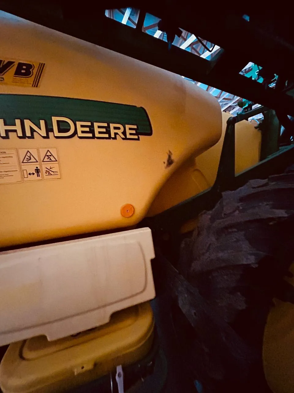Fotografie 3 z opravy — Oprava nádrže postřikovače John Deere 740