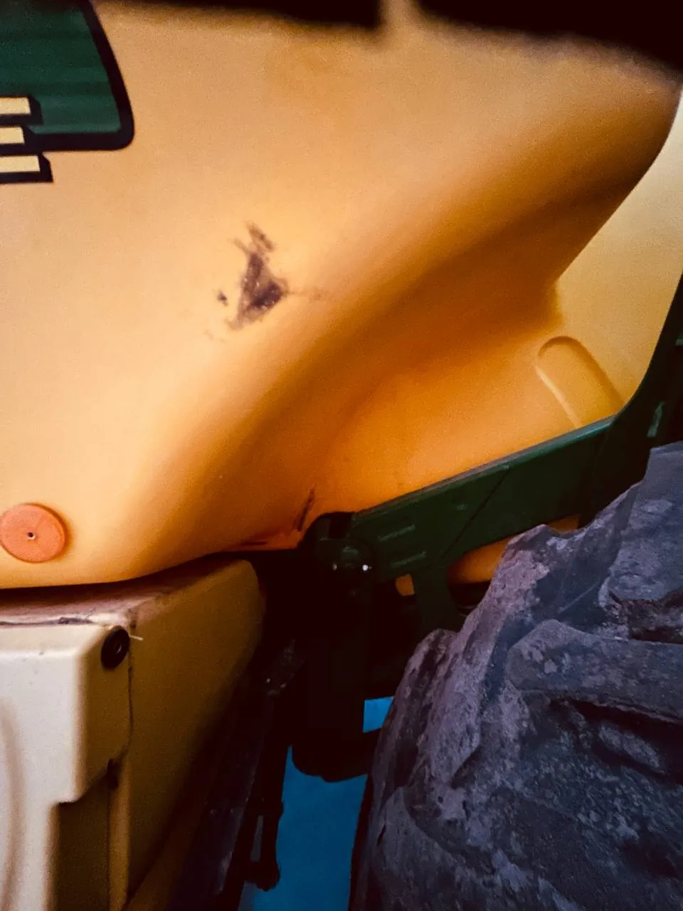 Fotografie 4 z opravy — Oprava nádrže postřikovače John Deere 740