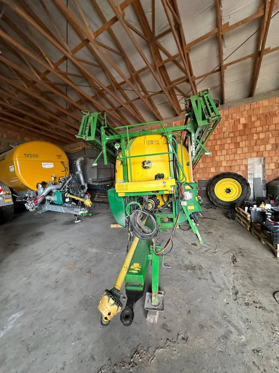 Fotografie 10 z opravy — Oprava nádrže postřikovače John Deere 740