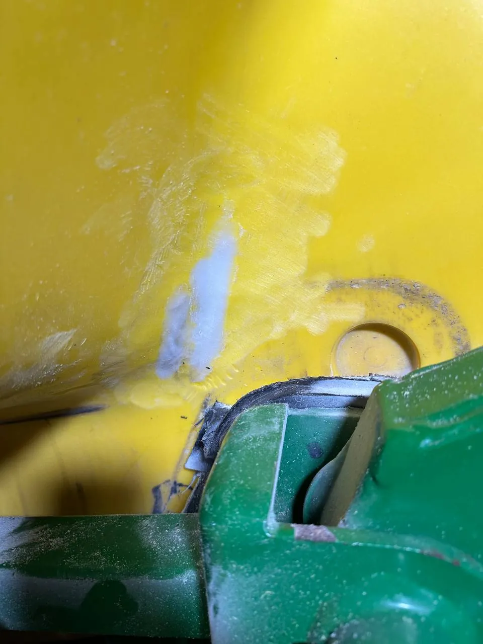 Fotografie 14 z opravy — Oprava nádrže postřikovače John Deere 740