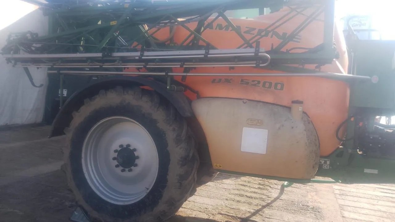 Nádrž postřikovače — Amazone UX5200