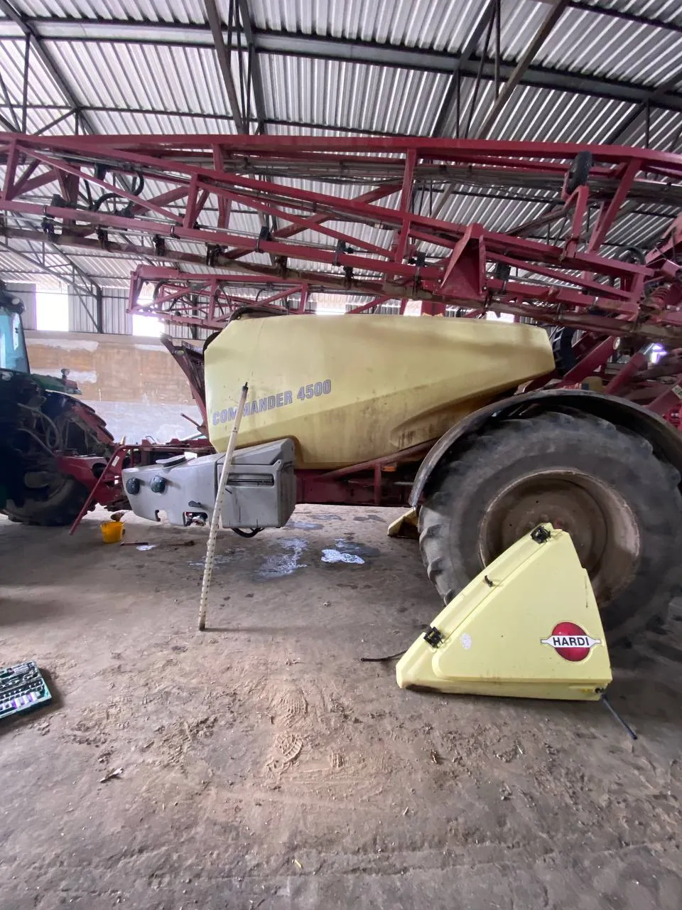 Nádrž postřikovače — Hardi Commander 4500