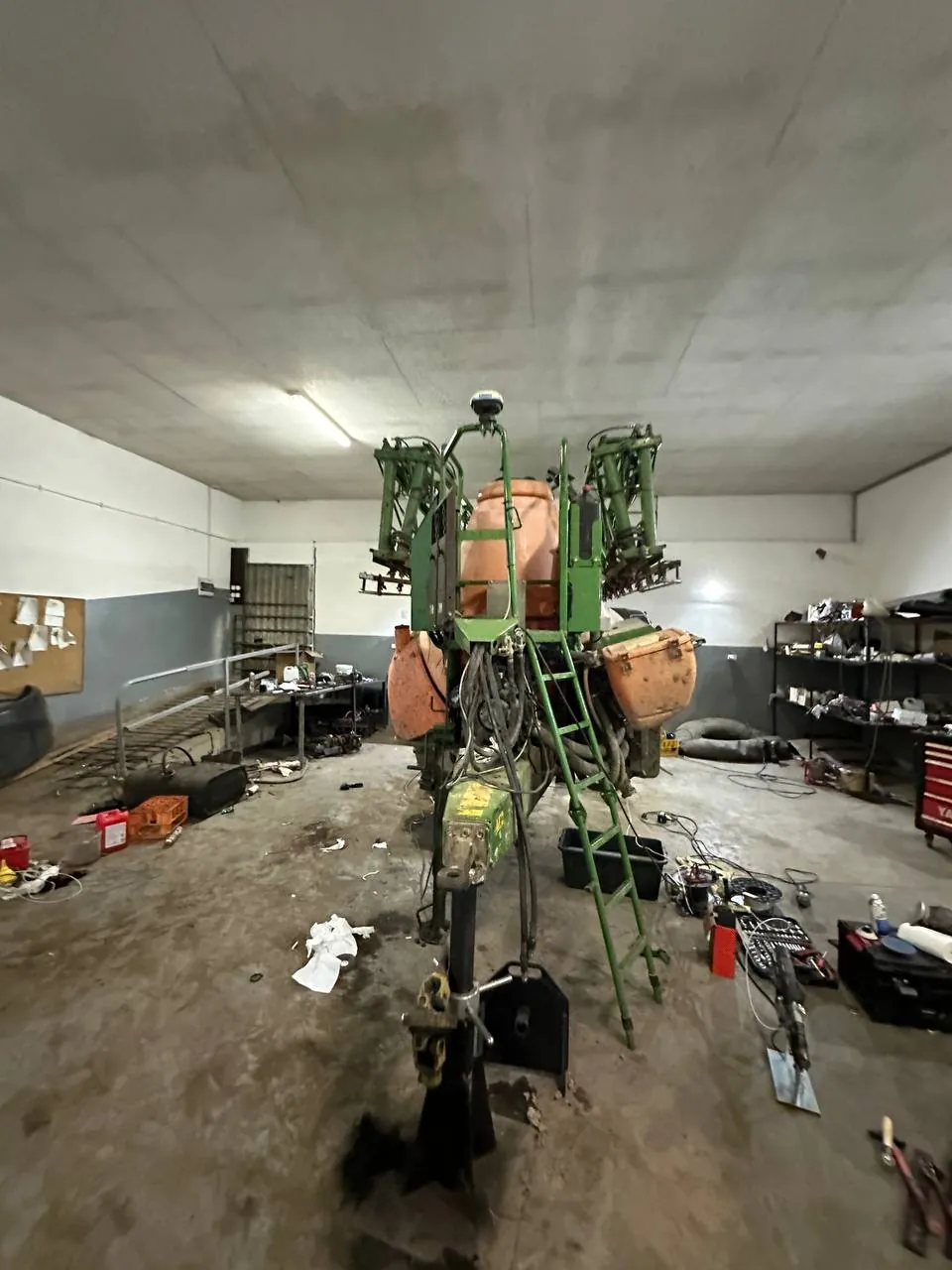Fotografie 10 z opravy — Oprava nádrže postřikovače Amazone UX4200 — duben 2026