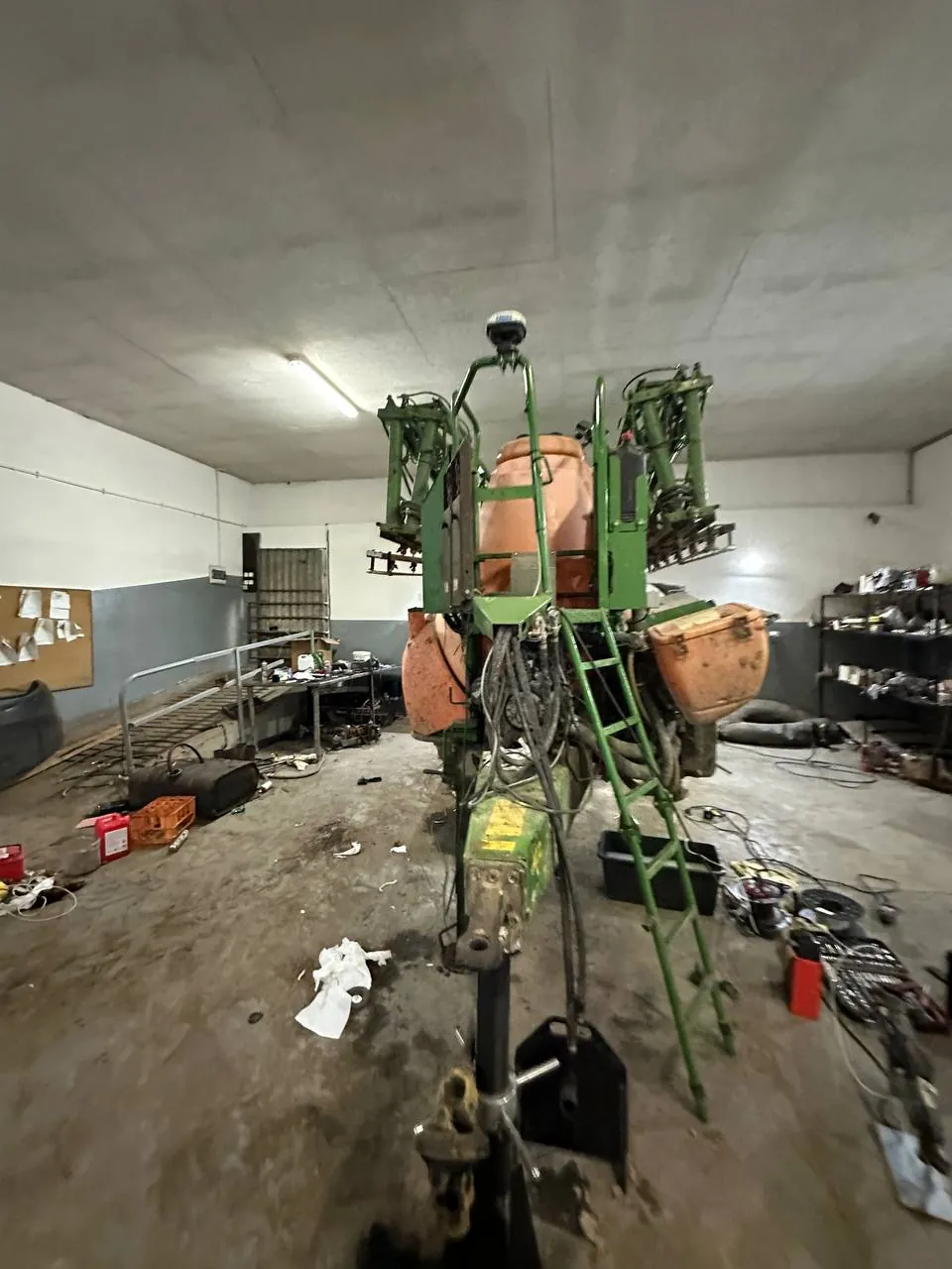 Fotografie 11 z opravy — Oprava nádrže postřikovače Amazone UX4200 — duben 2026