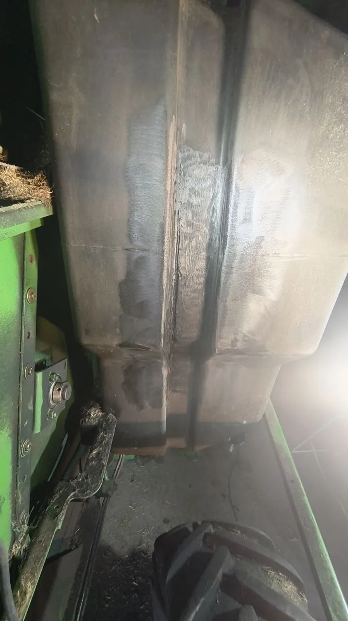 Fotografie 10 z opravy — Oprava palivové nádrže John Deere 1450