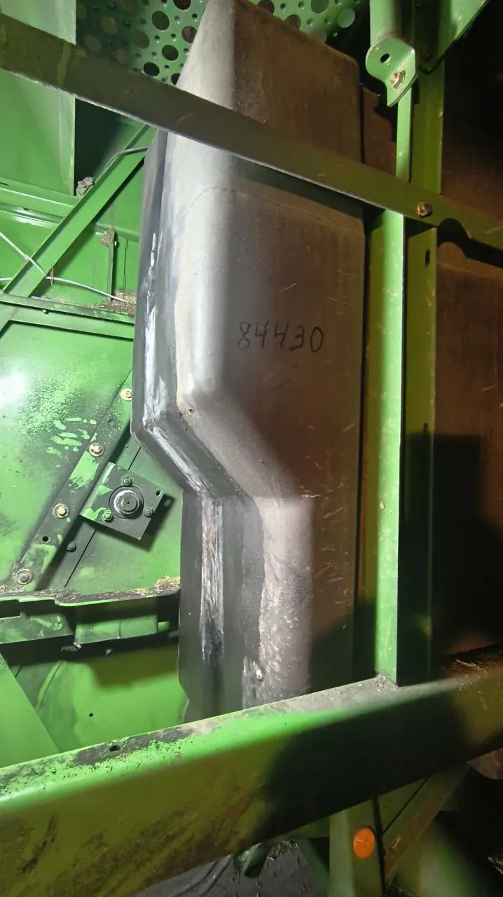 Fotografie 21 z opravy — Oprava palivové nádrže John Deere 1450