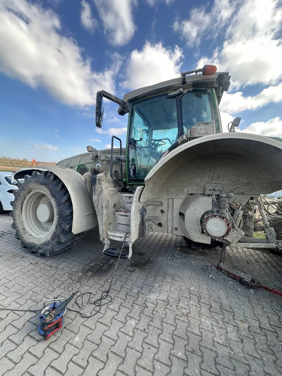 Fotografie 3 z opravy — Oprava palivové nádrže Fendt 930 Vario