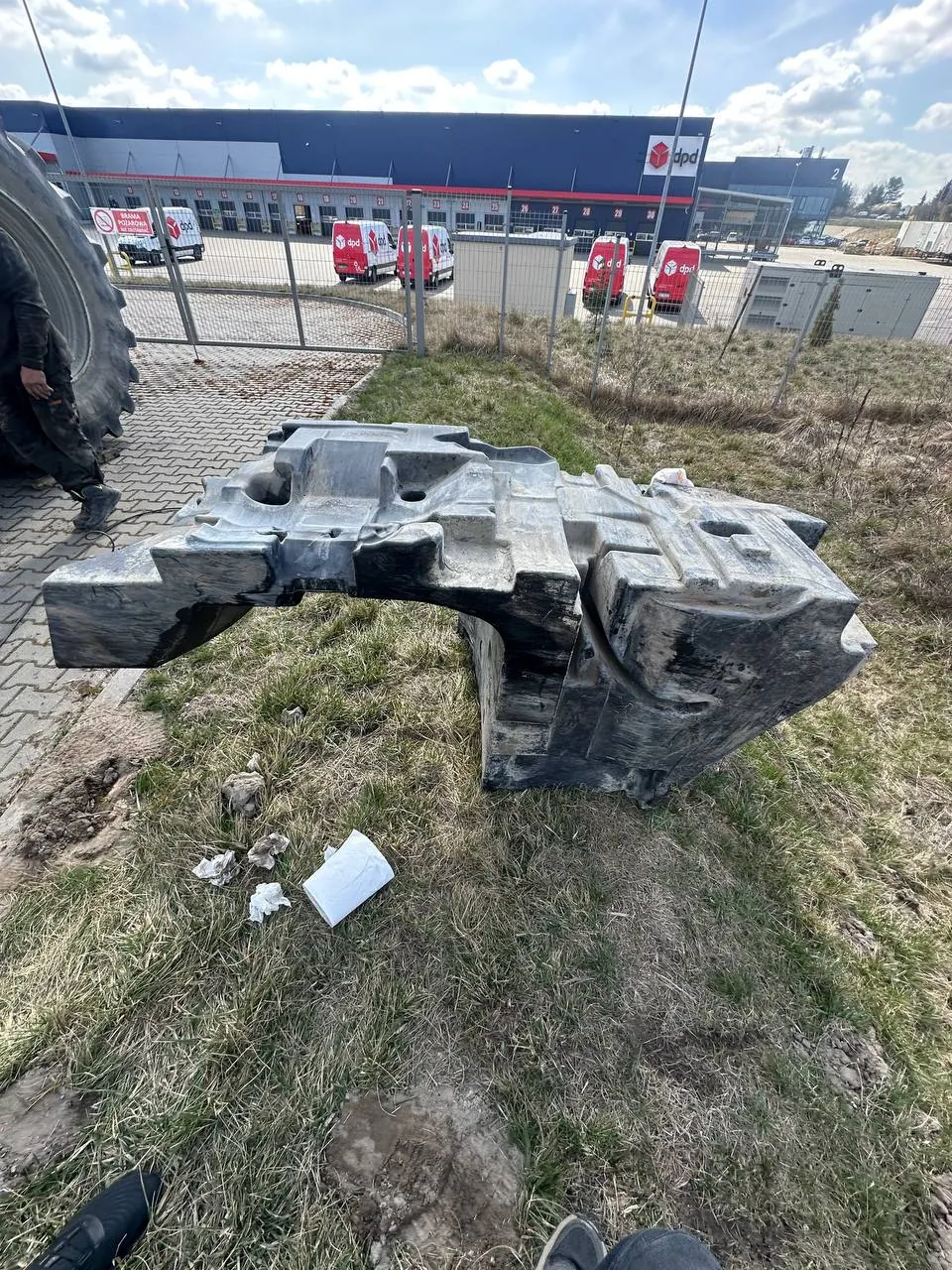 Fotografie 7 z opravy — Oprava palivové nádrže Fendt 900 Vario S4