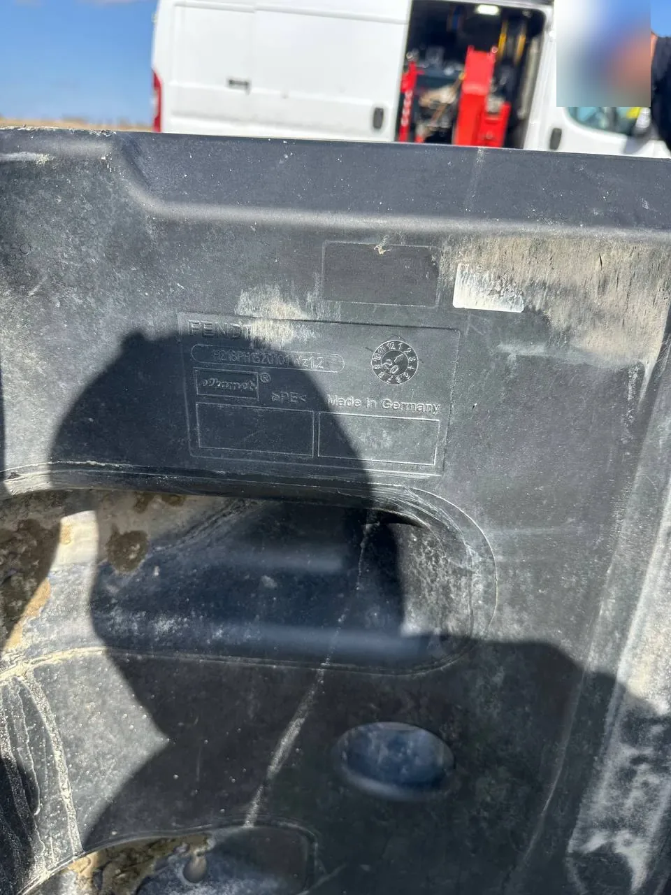 Fotografie 11 z opravy — Oprava palivové nádrže Fendt 900 Vario S4