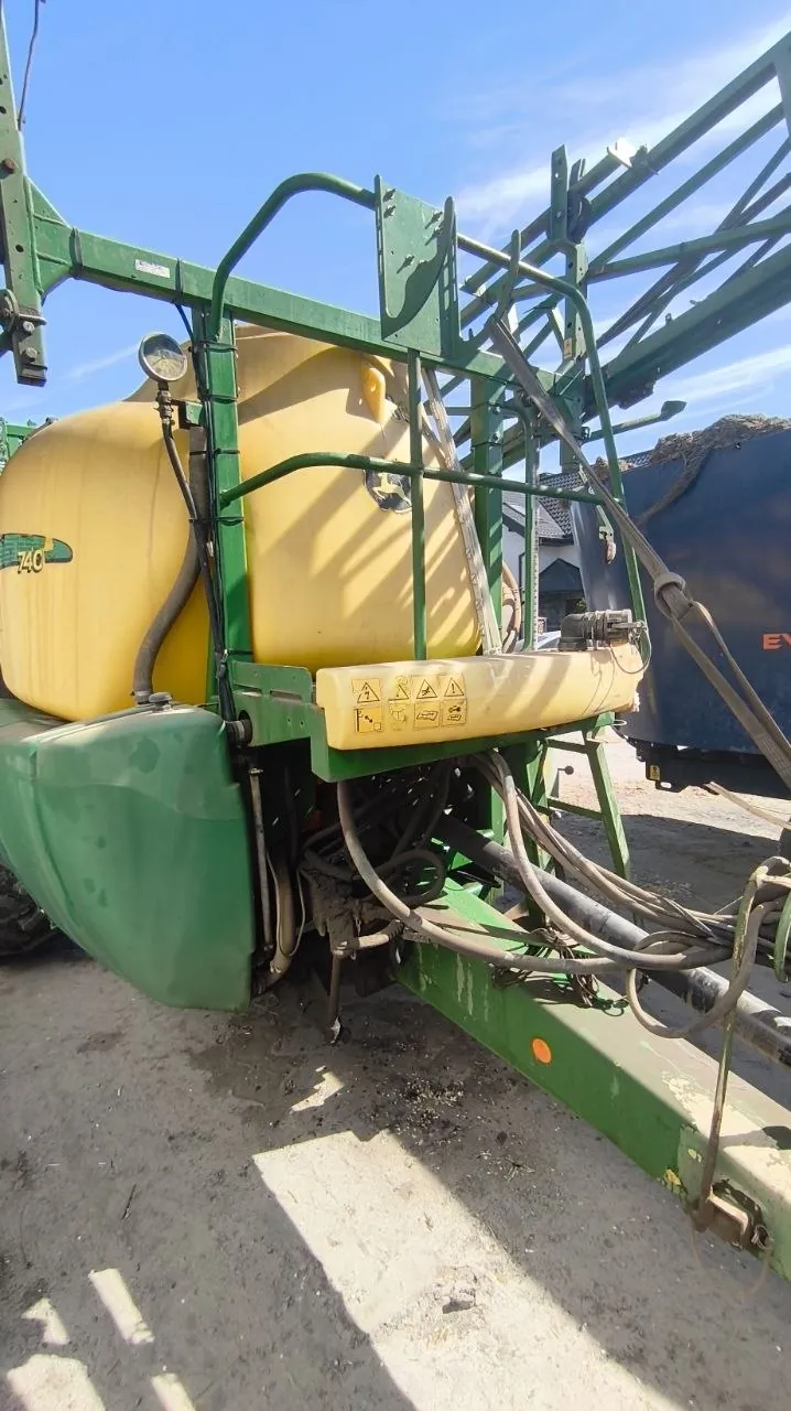 Fotografie 8 z opravy — Oprava nádrže postřikovače John Deere M740
