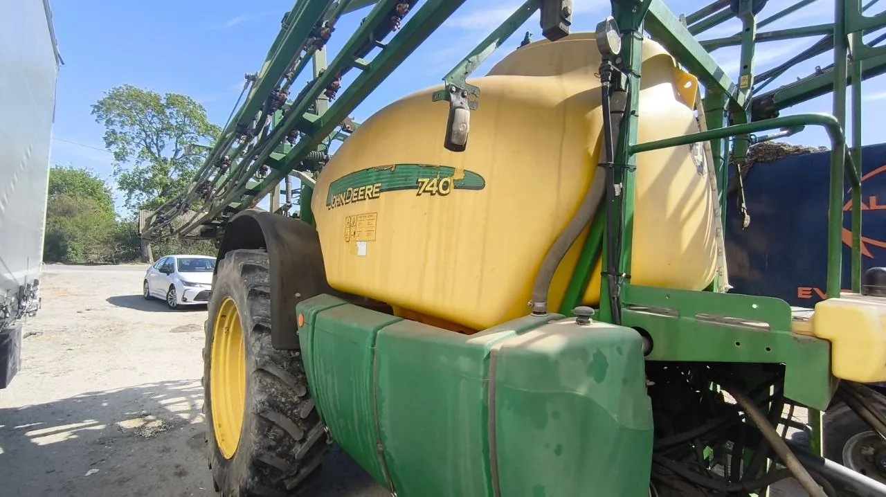 Fotografie 9 z opravy — Oprava nádrže postřikovače John Deere M740