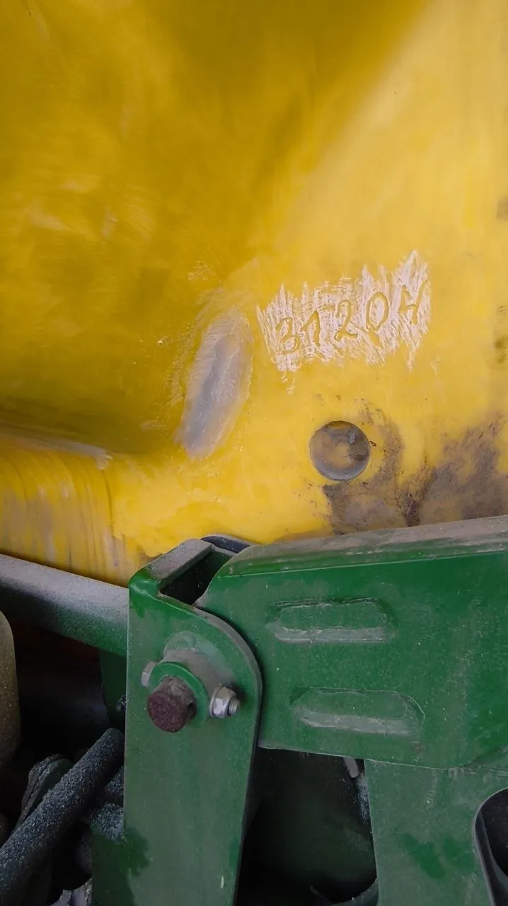 Fotografie 20 z opravy — Oprava nádrže postřikovače John Deere M740