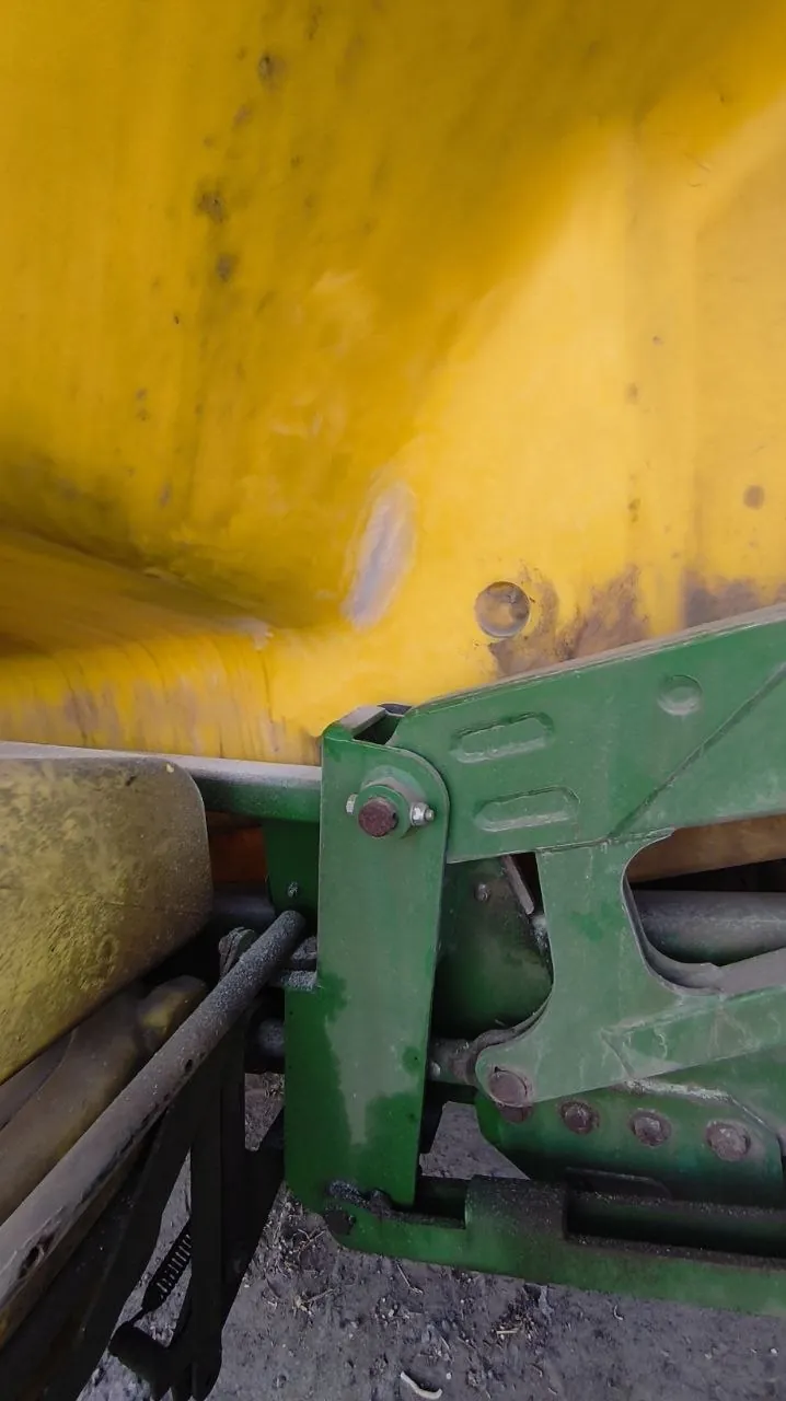 Fotografie 21 z opravy — Oprava nádrže postřikovače John Deere M740