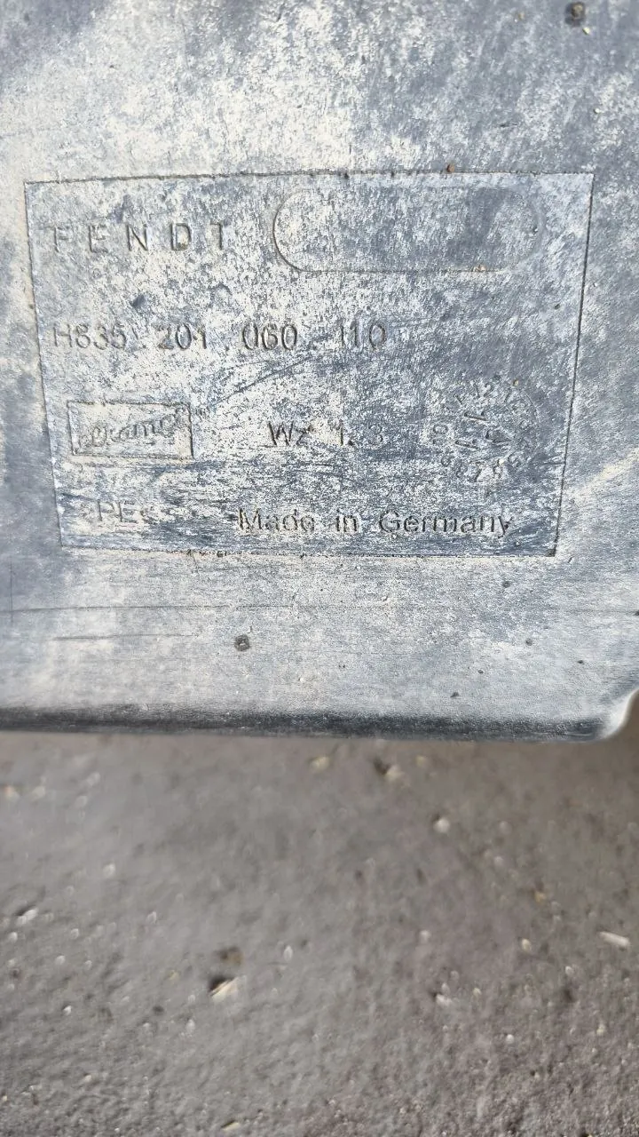 Fotografie 6 z opravy — Oprava palivové nádrže Fendt 828