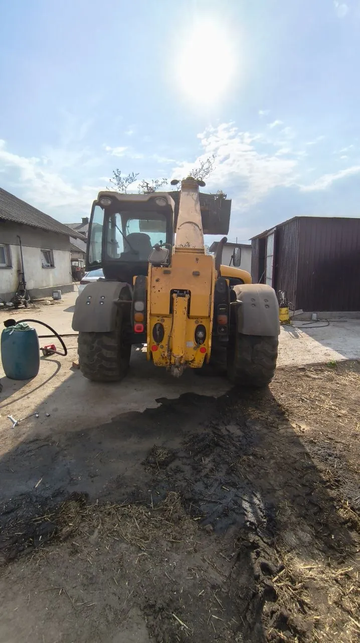 Fotografie 10 z opravy — Oprava palivové nádrže JCB