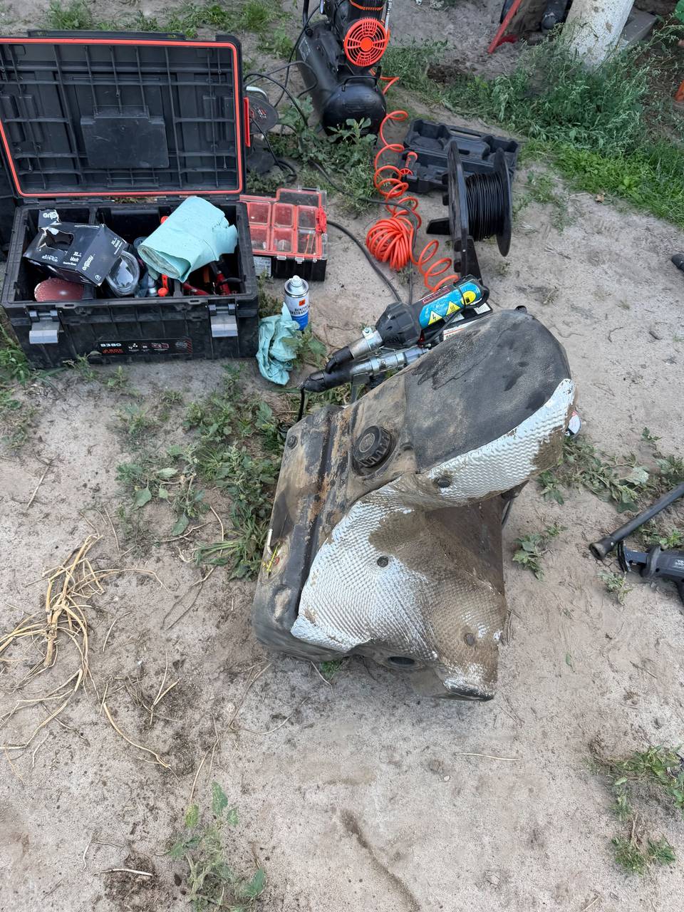 Fotografie 14 z opravy — Oprava palivové nádrže Massey Ferguson 420