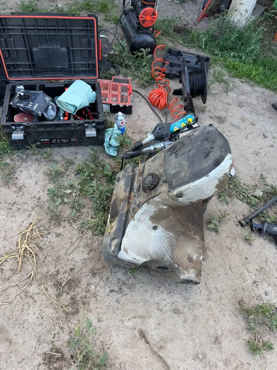 Palivová nádrž — Massey Ferguson 420