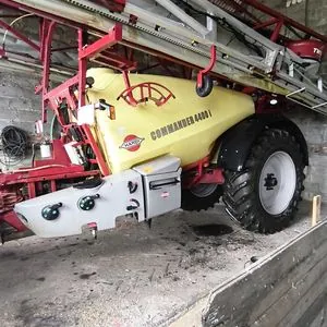 Nádrž postřikovače — Hardi Commander 4400