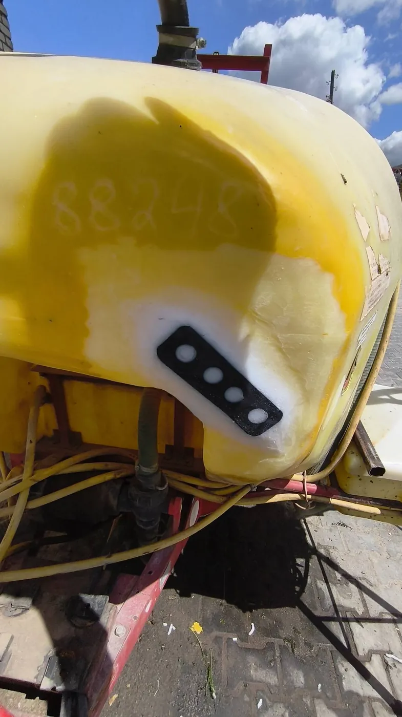 Fotografie 12 z opravy — Oprava nádrže postřikovače Pilmet