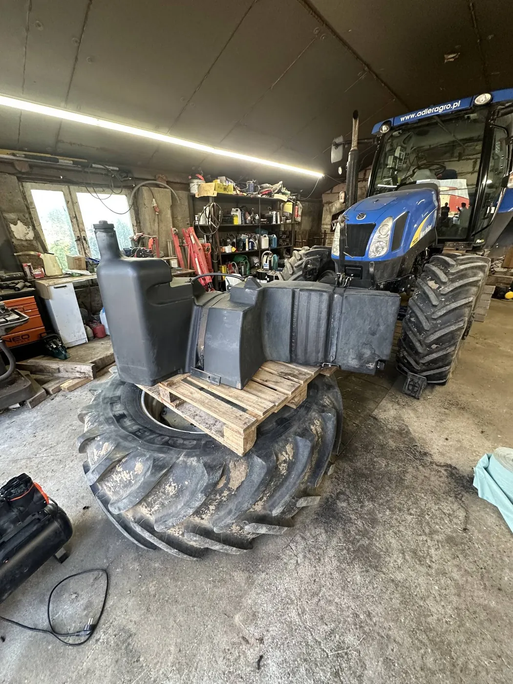Palivová nádrž — New Holland T6030