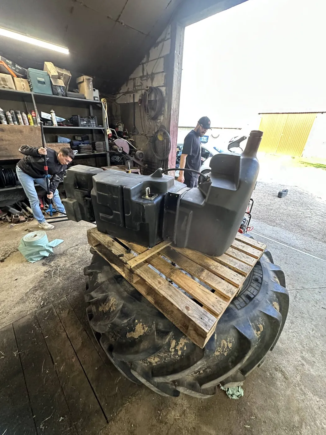 Fotografie 10 z opravy — Oprava palivové nádrže New Holland T6030