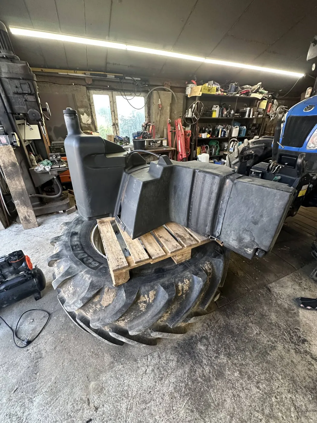 Fotografie 13 z opravy — Oprava palivové nádrže New Holland T6030