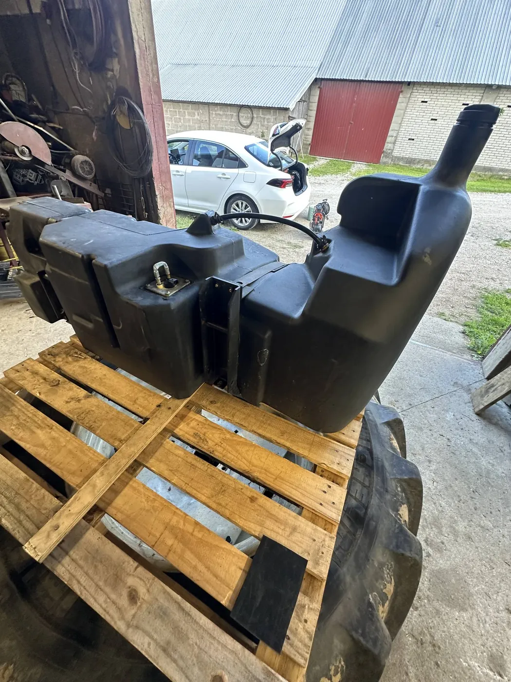 Palivová nádrž — New Holland T6030