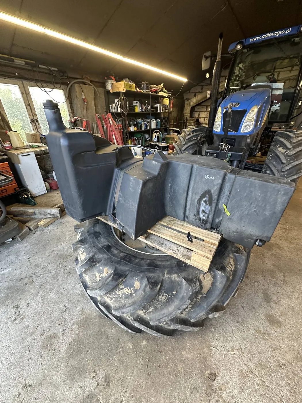 Fotografie 6 z opravy — Oprava palivové nádrže New Holland T6030