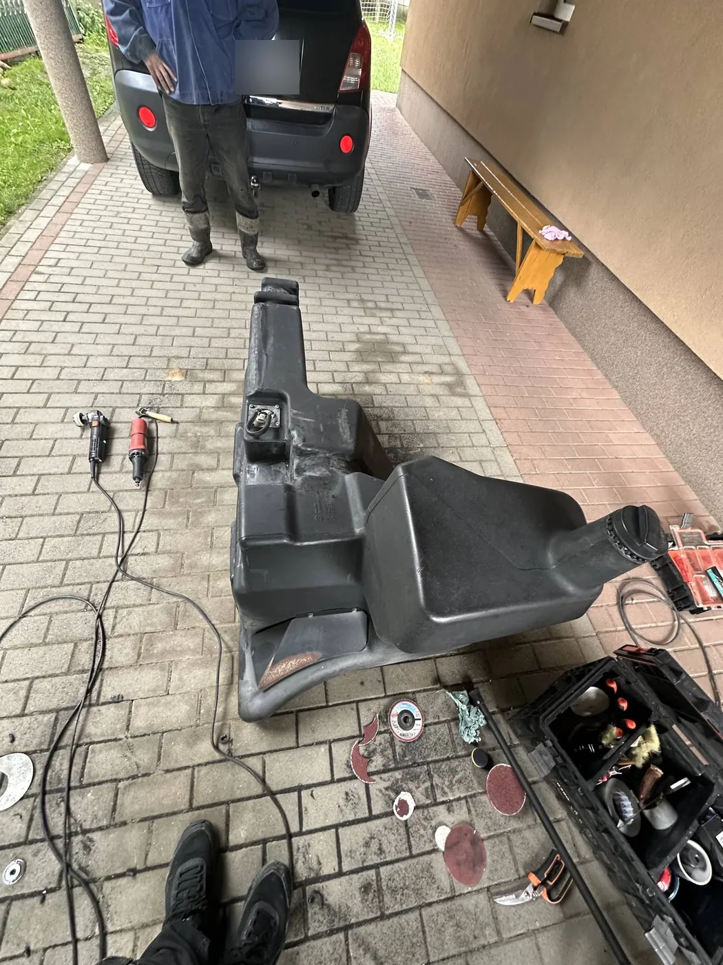 Fotografie 20 z opravy — Oprava palivové nádrže John Deere 6930 Premium