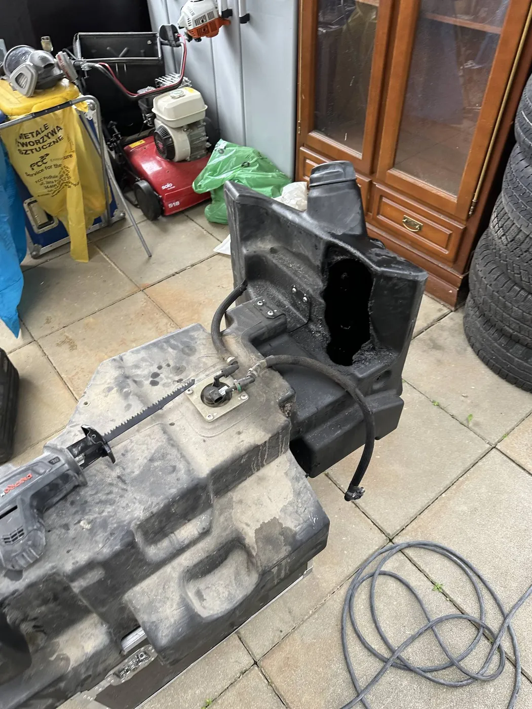 Palivová nádrž — Massey Ferguson