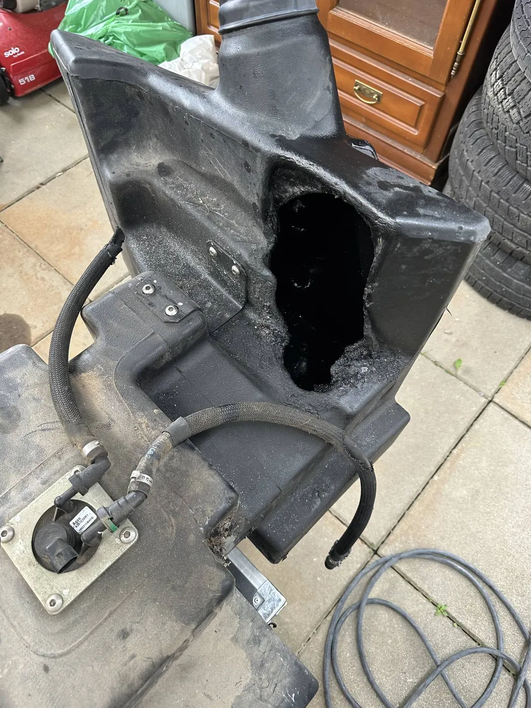 Palivová nádrž — Massey Ferguson