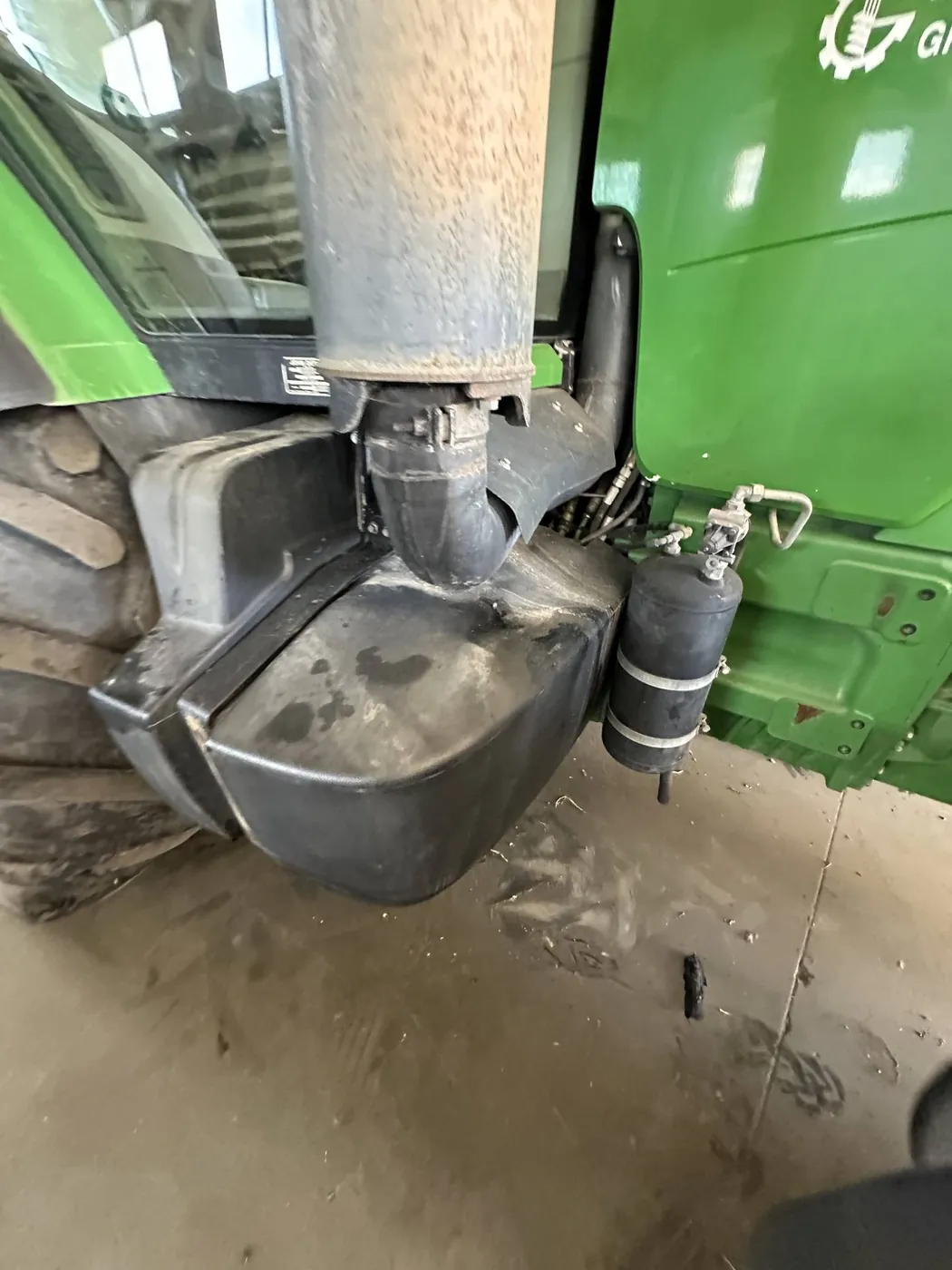 Fotografie 5 z opravy — Oprava palivové nádrže John Deere 8320R