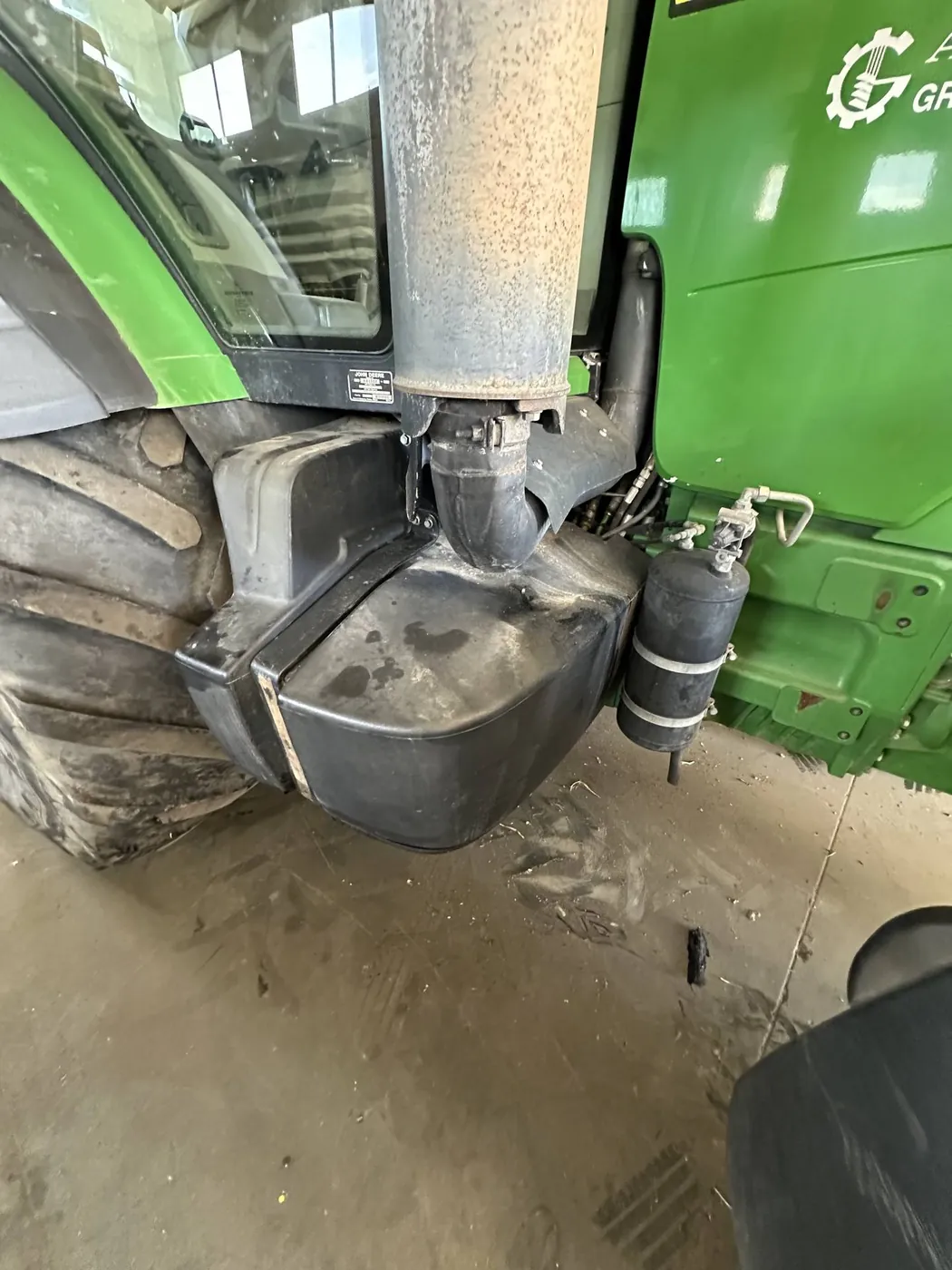 Fotografie 7 z opravy — Oprava palivové nádrže John Deere 8320R