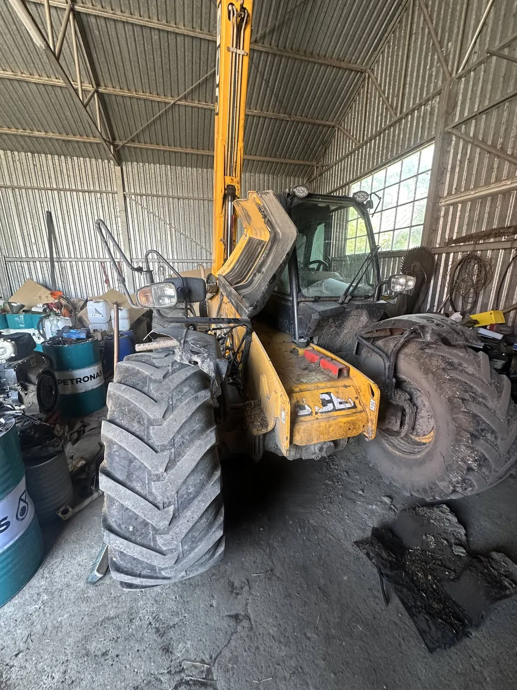 Fotografie 4 z opravy — Oprava palivové nádrže JCB 530-70