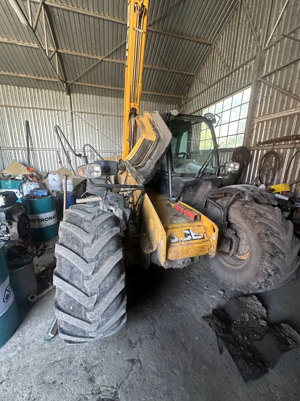 Oprava palivové nádrže JCB 530-70