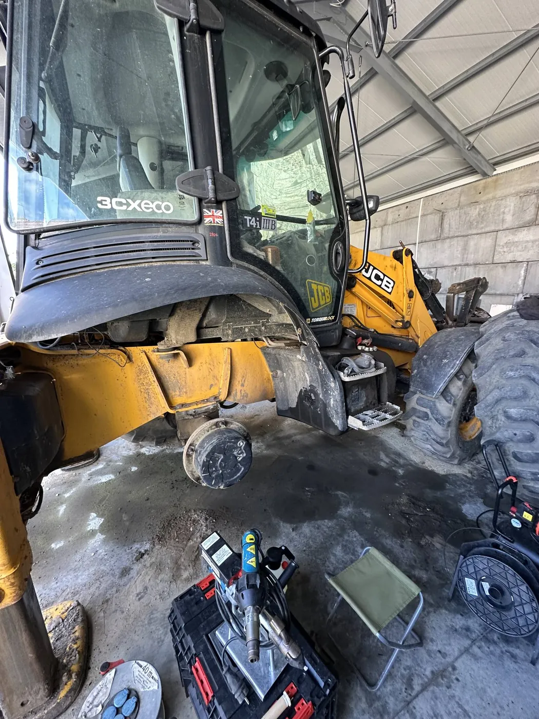 Fotografie 3 z opravy — Oprava palivové nádrže JCB 3CX