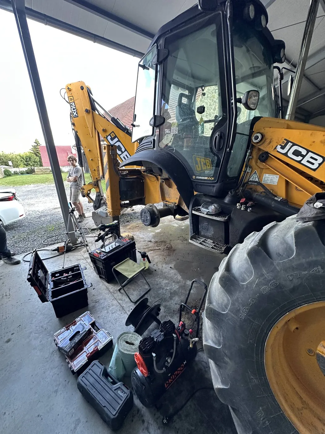 Fotografie 8 z opravy — Oprava palivové nádrže JCB 3CX