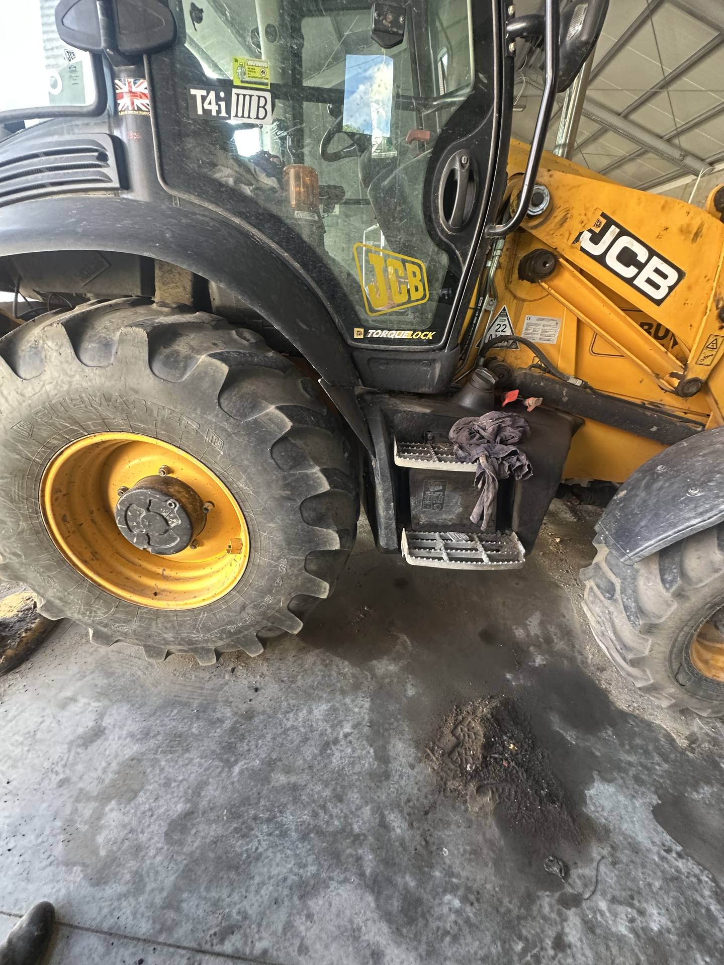 Fotografie 21 z opravy — Oprava palivové nádrže JCB 3CX