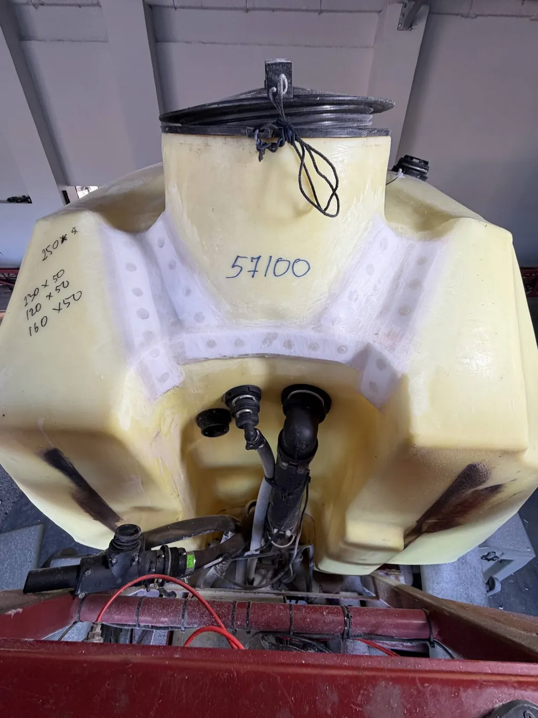 Nádrž postřikovače — Hardi Commander 4500