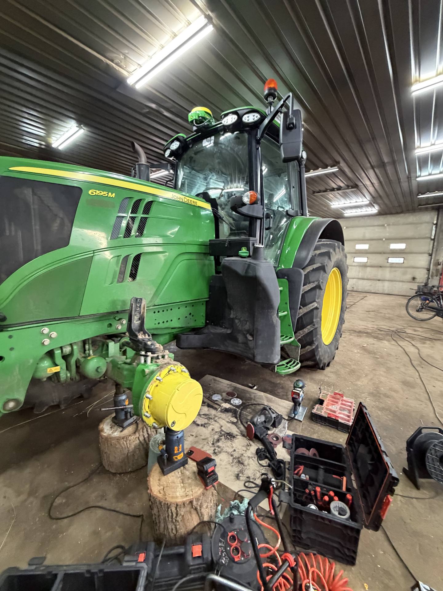 Fotografie 21 z opravy — Oprava palivové nádrže John Deere 6195M