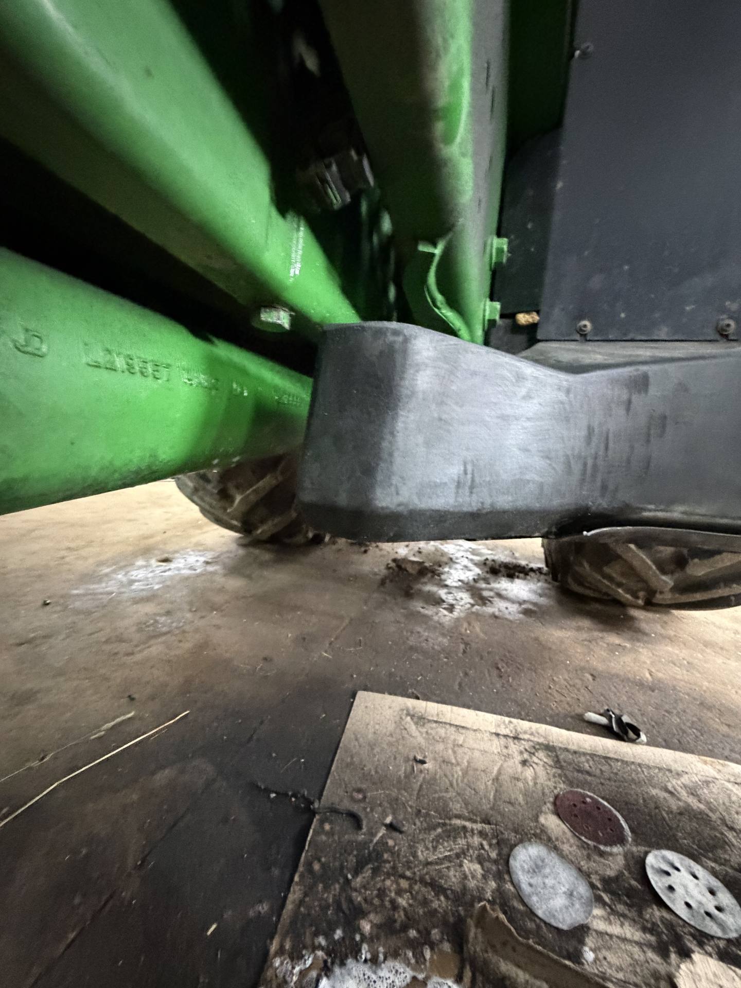 Fotografie 24 z opravy — Oprava palivové nádrže John Deere 6195M
