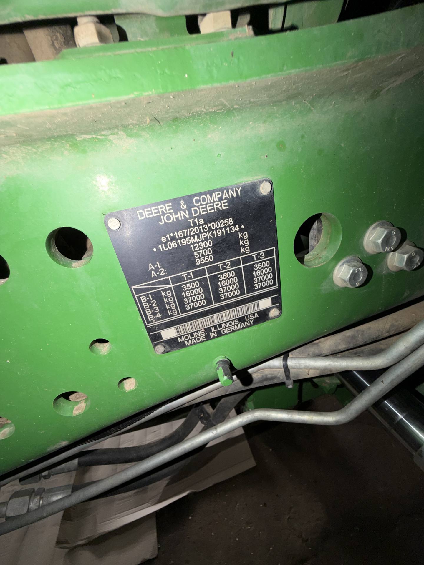 Fotografie 32 z opravy — Oprava palivové nádrže John Deere 6195M