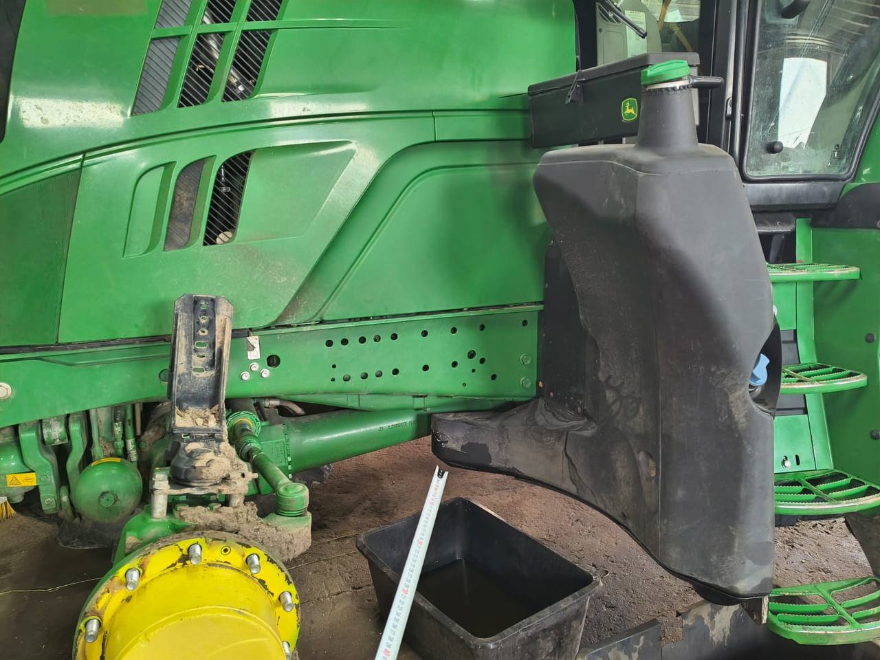 Fotografie 28 z opravy — Oprava palivové nádrže John Deere 6195M