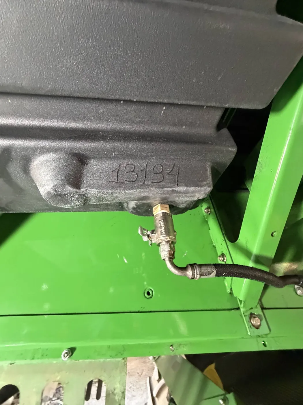 Fotografie 14 z opravy — Oprava palivové nádrže John Deere 9640 — červenec 2026